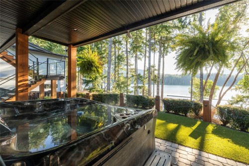 7342 Lakefront Pl, Lake Cowichan, BC 