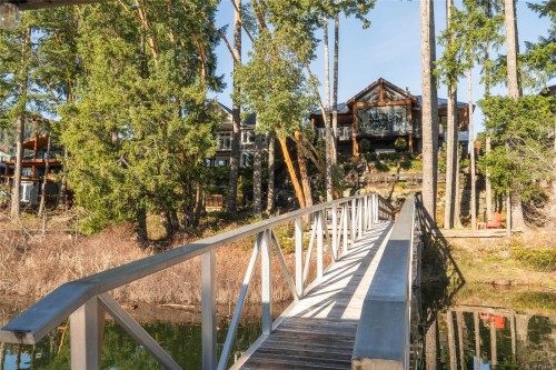 7342 Lakefront Pl, Lake Cowichan, BC 