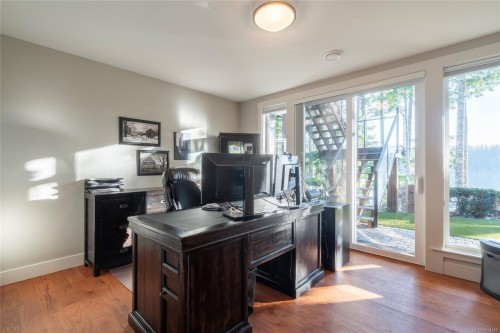 7342 Lakefront Pl, Lake Cowichan, BC 