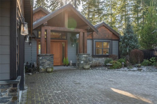 7342 Lakefront Pl, Lake Cowichan, BC 