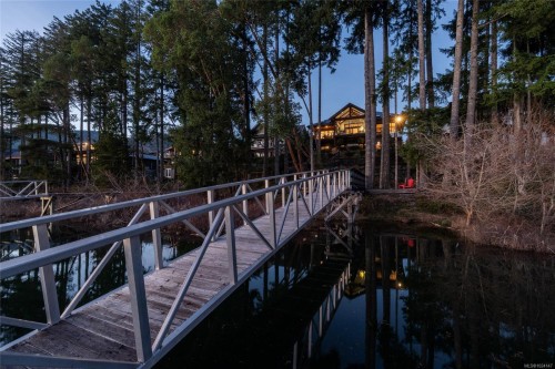 7342 Lakefront Pl, Lake Cowichan, BC 