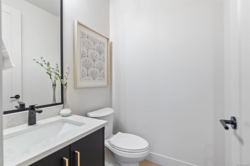 2-588 Whiteside St, Saanich, BC 