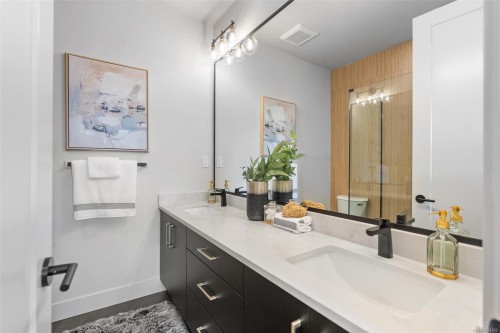 2-588 Whiteside St, Saanich, BC 