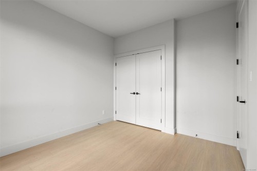 2-588 Whiteside St, Saanich, BC 