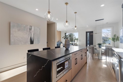 2-588 Whiteside St, Saanich, BC 