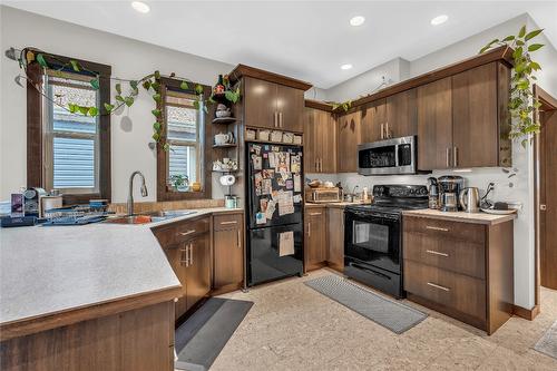 102-653 Papineau Street, Penticton, BC - Indoor Photo Showing Kitchen