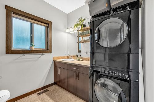 102-653 Papineau Street, Penticton, BC - Indoor Photo Showing Laundry Room