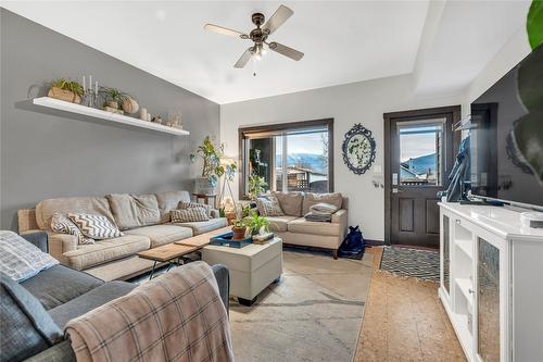 102-653 Papineau Street, Penticton, BC - Indoor Photo Showing Living Room