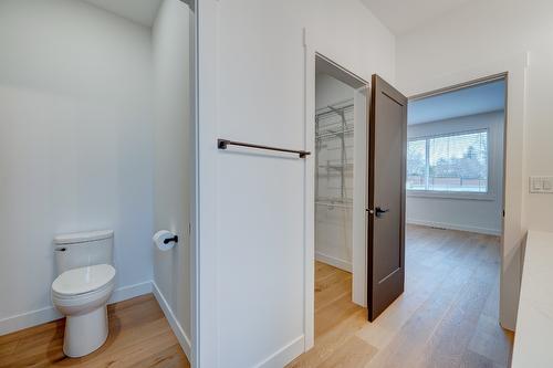 2244 Valleyview Drive, Kamloops, BC - Indoor Photo Showing Bathroom