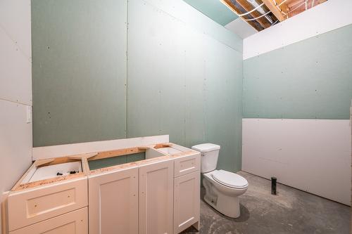 2244 Valleyview Drive, Kamloops, BC - Indoor Photo Showing Bathroom
