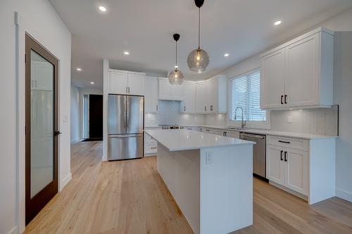 2244 Valleyview Drive, Kamloops, BC - Indoor Photo Showing Kitchen With Stainless Steel Kitchen With Upgraded Kitchen