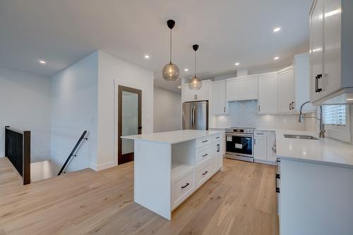 2244 Valleyview Drive, Kamloops, BC - Indoor Photo Showing Kitchen With Stainless Steel Kitchen With Upgraded Kitchen