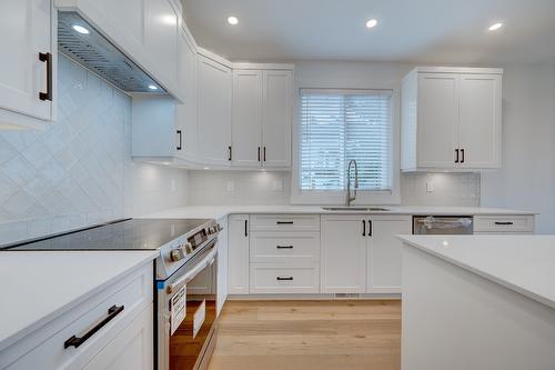 2244 Valleyview Drive, Kamloops, BC - Indoor Photo Showing Kitchen