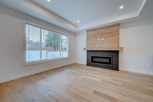 2244 Valleyview Drive, Kamloops, BC - Indoor Photo Showing Living Room With Fireplace