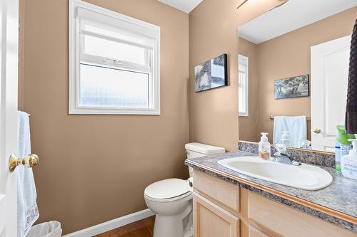 833 Springwood Court, Kelowna, BC - Indoor Photo Showing Bathroom