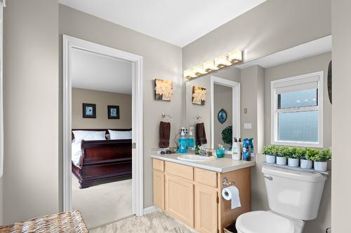 833 Springwood Court, Kelowna, BC - Indoor Photo Showing Bathroom