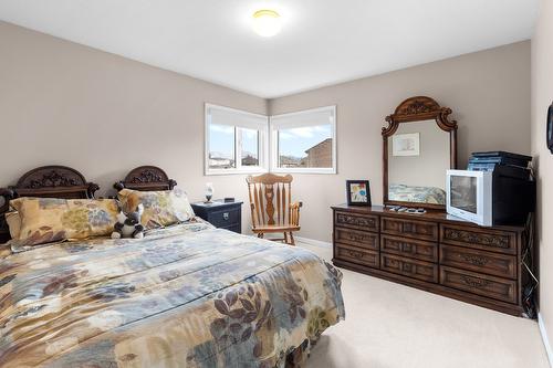 833 Springwood Court, Kelowna, BC - Indoor Photo Showing Bedroom
