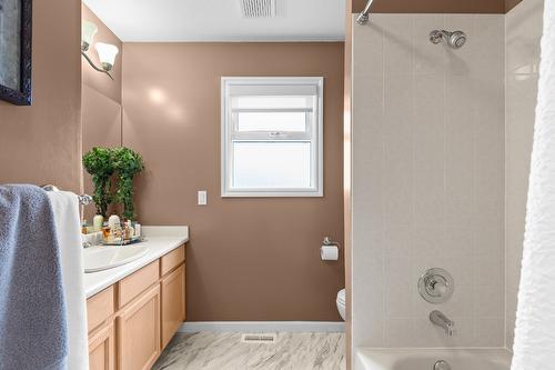 833 Springwood Court, Kelowna, BC - Indoor Photo Showing Bathroom