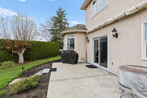 833 Springwood Court, Kelowna, BC - Outdoor With Exterior