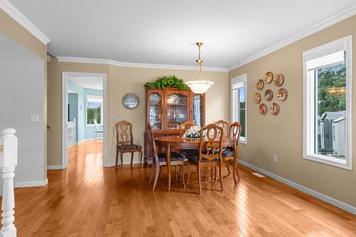 833 Springwood Court, Kelowna, BC - Indoor Photo Showing Dining Room