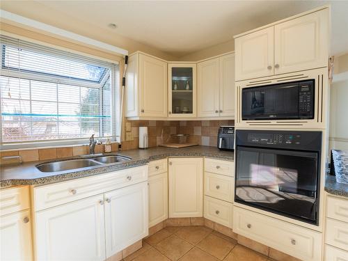 3-6811 Cottonwood Drive, Osoyoos, BC - Indoor Photo Showing Kitchen With Double Sink