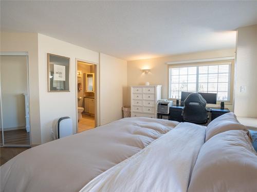 3-6811 Cottonwood Drive, Osoyoos, BC - Indoor Photo Showing Bedroom