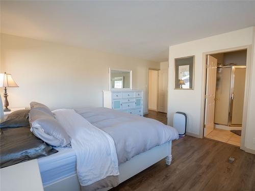 3-6811 Cottonwood Drive, Osoyoos, BC - Indoor Photo Showing Bedroom