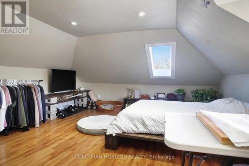 17 Shaw Avenue W, Cambridge, ON - Indoor Photo Showing Bedroom