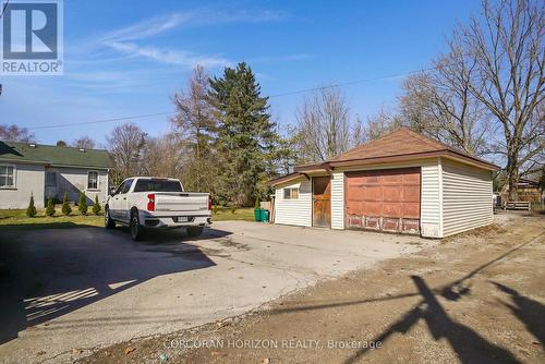 17 Shaw Avenue W, Cambridge, ON - Outdoor