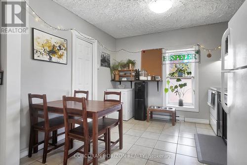 17 Shaw Avenue W, Cambridge, ON - Indoor Photo Showing Dining Room