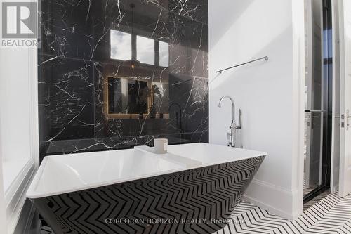 31 Reid Court, Puslinch, ON - Indoor Photo Showing Bathroom