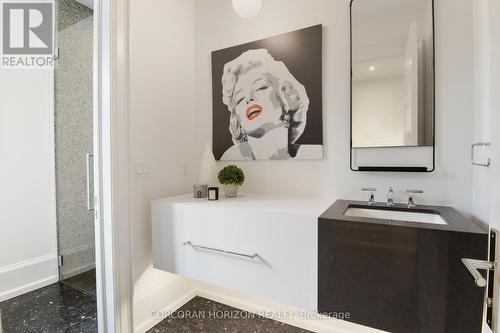 31 Reid Court, Puslinch, ON - Indoor Photo Showing Bathroom
