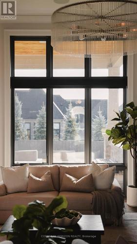 31 Reid Court, Puslinch, ON - Indoor Photo Showing Living Room