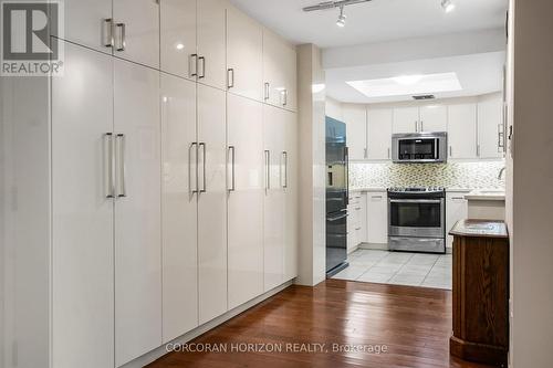 1001 - 5444 Yonge Street, Toronto, ON - Indoor Photo Showing Kitchen