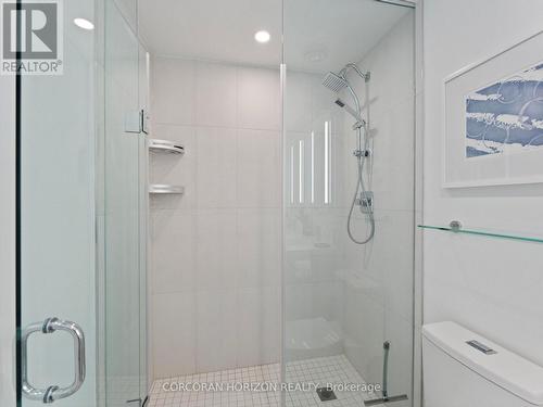 221 - 30 Inn On The Park Drive, Toronto, ON - Indoor Photo Showing Bathroom