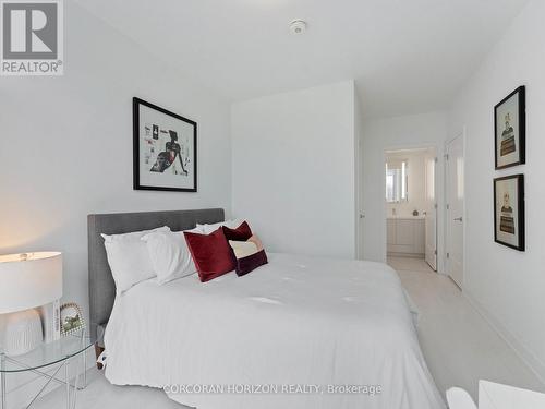 221 - 30 Inn On The Park Drive, Toronto, ON - Indoor Photo Showing Bedroom