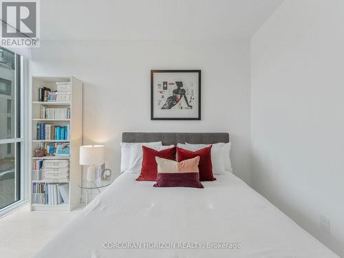 221 - 30 Inn On The Park Drive, Toronto, ON - Indoor Photo Showing Bedroom