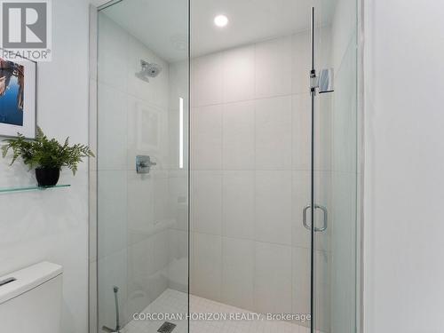 221 - 30 Inn On The Park Drive, Toronto, ON - Indoor Photo Showing Bathroom