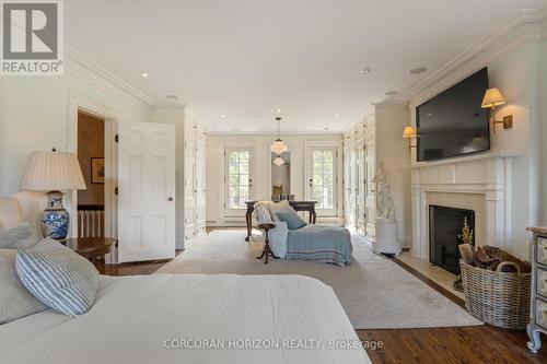 33 Salisbury Avenue, Cambridge, ON - Indoor Photo Showing Living Room With Fireplace
