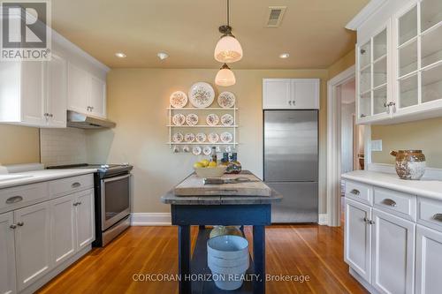 33 Salisbury Avenue, Cambridge, ON - Indoor Photo Showing Kitchen