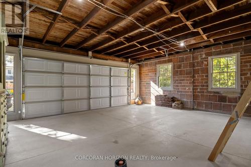 33 Salisbury Avenue, Cambridge, ON - Indoor Photo Showing Garage