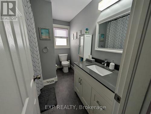 8857 Banting Avenue, Niagara Falls (Chippawa), ON - Indoor Photo Showing Bathroom