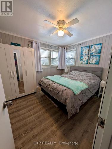 8857 Banting Avenue, Niagara Falls (Chippawa), ON - Indoor Photo Showing Bedroom