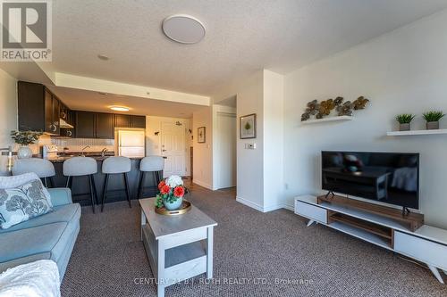 403 - 67 Kingsbury Square, Guelph, ON - Indoor Photo Showing Living Room