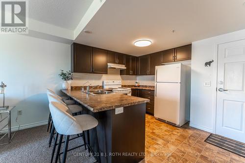 403 - 67 Kingsbury Square, Guelph, ON - Indoor Photo Showing Kitchen