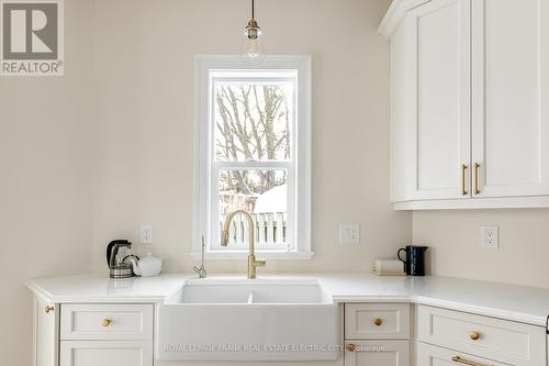577 Walnut Street, Peterborough (Town Ward 3), ON - Indoor Photo Showing Kitchen With Double Sink