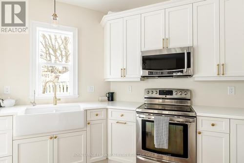 577 Walnut Street, Peterborough (Town Ward 3), ON - Indoor Photo Showing Kitchen