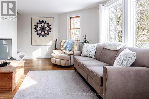 577 Walnut Street, Peterborough (Town Ward 3), ON - Indoor Photo Showing Living Room