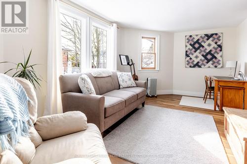 577 Walnut Street, Peterborough (Town Ward 3), ON - Indoor Photo Showing Living Room