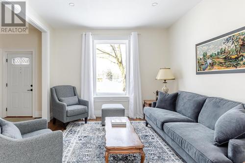 577 Walnut Street, Peterborough (Town Ward 3), ON - Indoor Photo Showing Living Room
